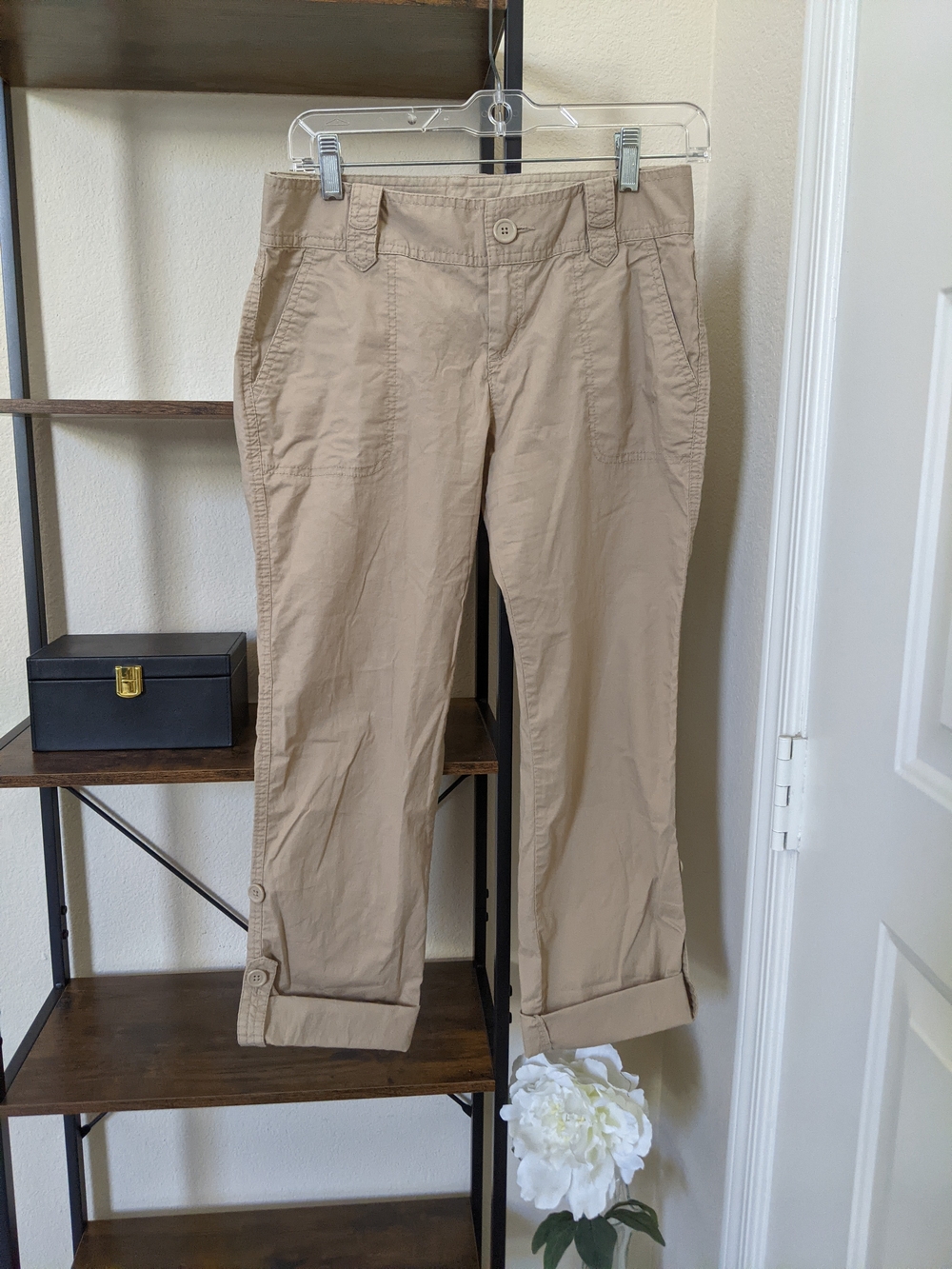 Old Navy Women's Beige Roll-Cuff Khaki Chino Pants XS Juniors Size 1